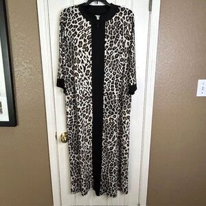 Vtg Joan Rivers Robe Housecoat Sz PM Animal Print Front Zip Pockets 3/4 sleeves